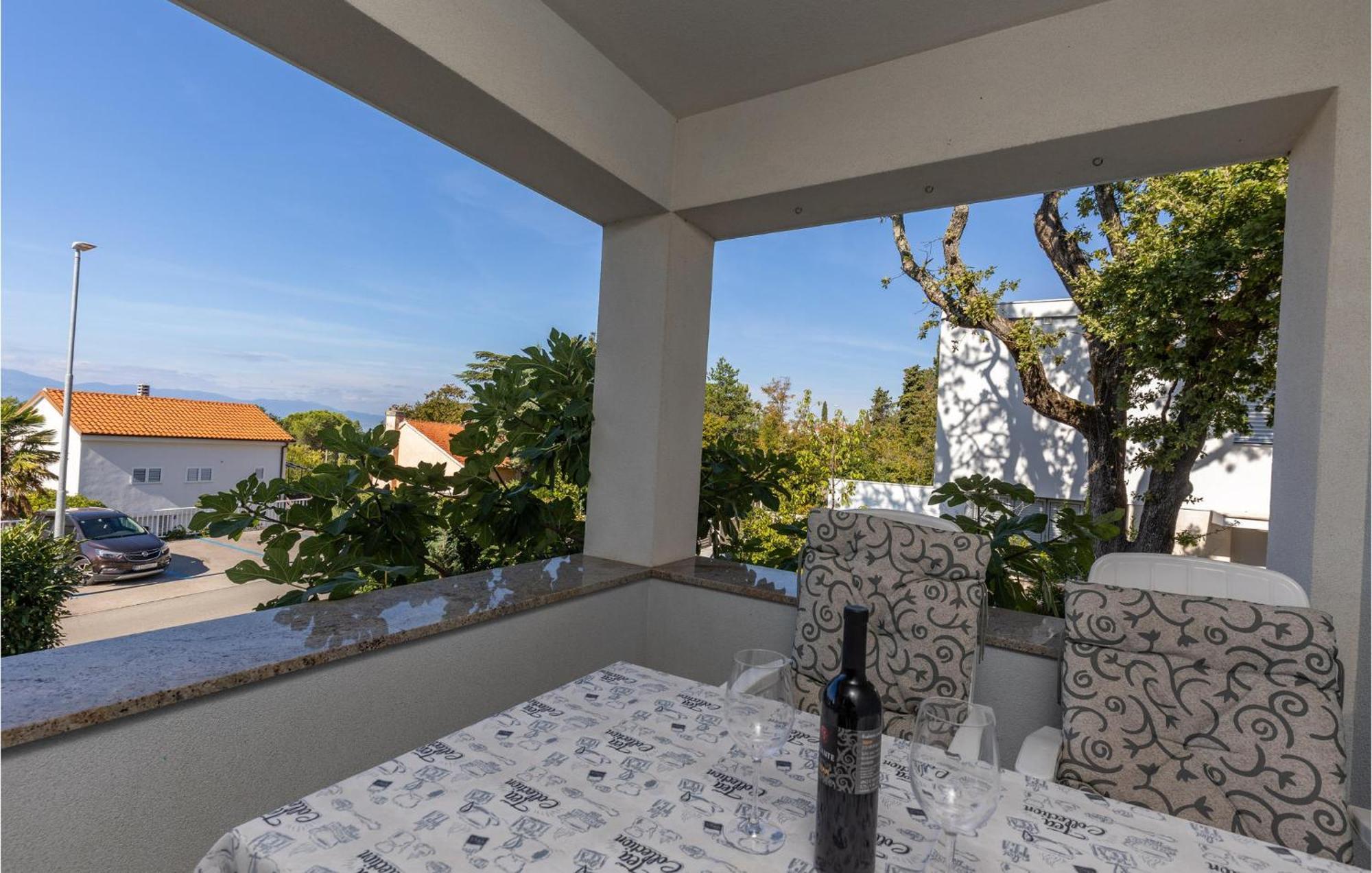 Amazing Apartment In Njivice With Kitchen ภายนอก รูปภาพ