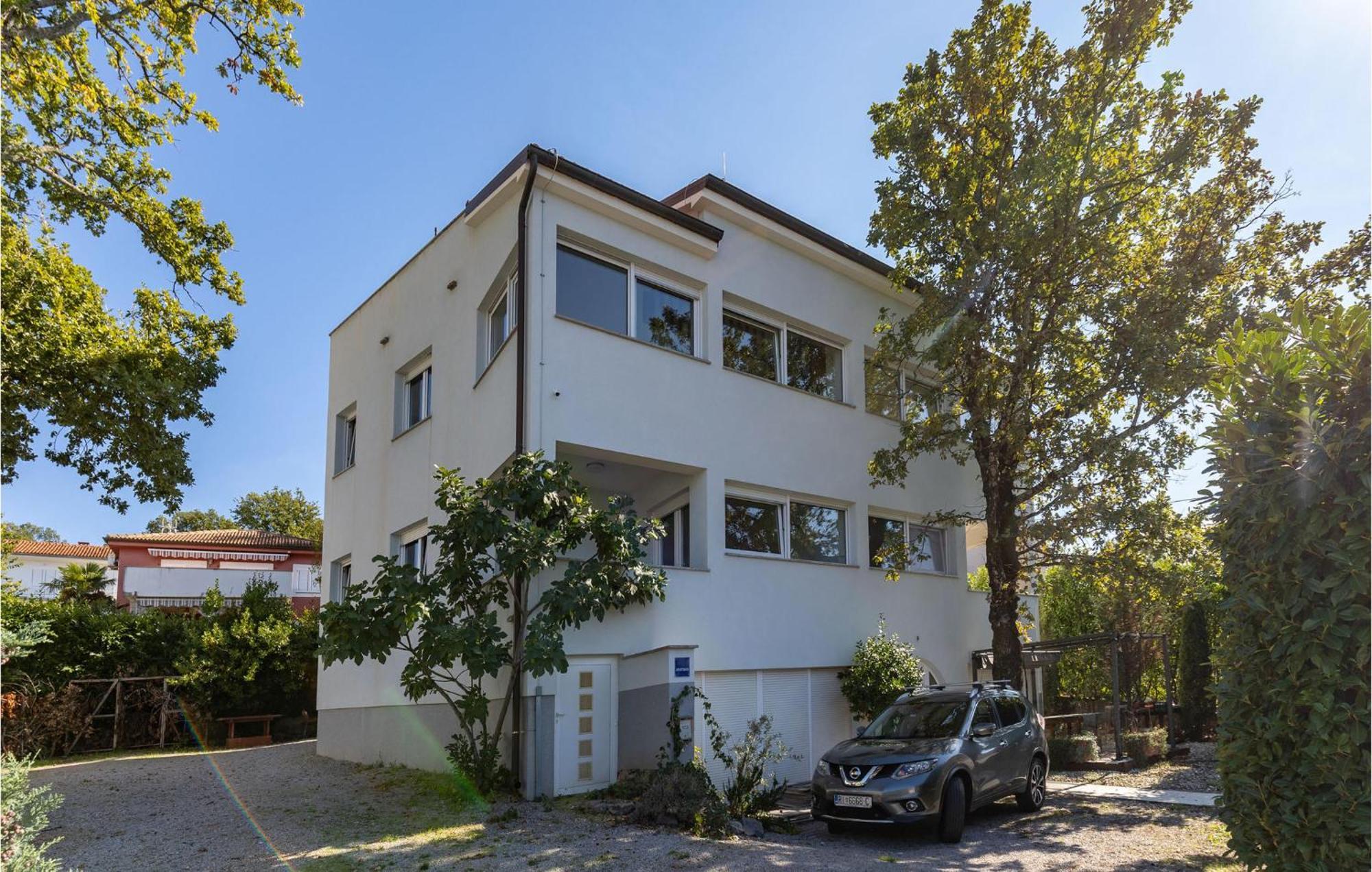 Amazing Apartment In Njivice With Kitchen ภายนอก รูปภาพ